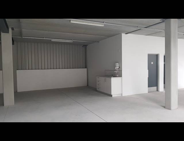 1,006M² FACTORY TO LET IN STIKLAND